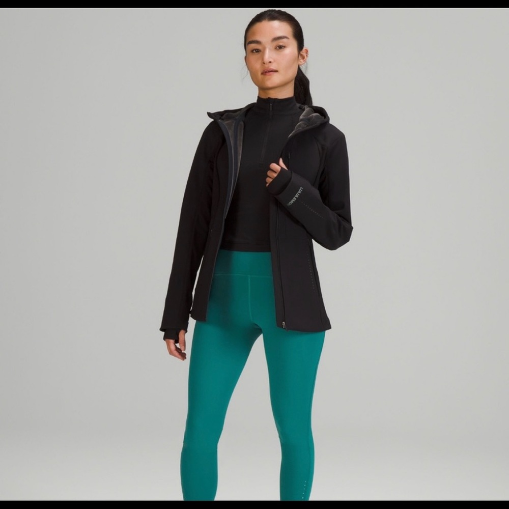 LULULEMON womens  cross Chill  Jacket  *repelshell